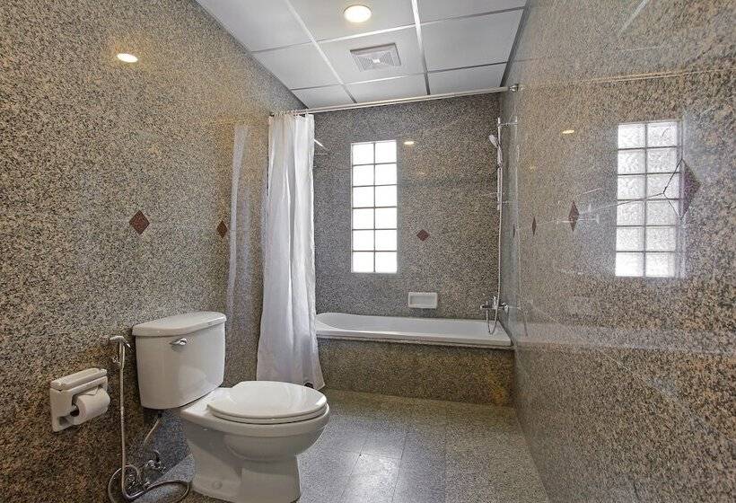 غرفة بريميوم ثلاثية, Pula Silom