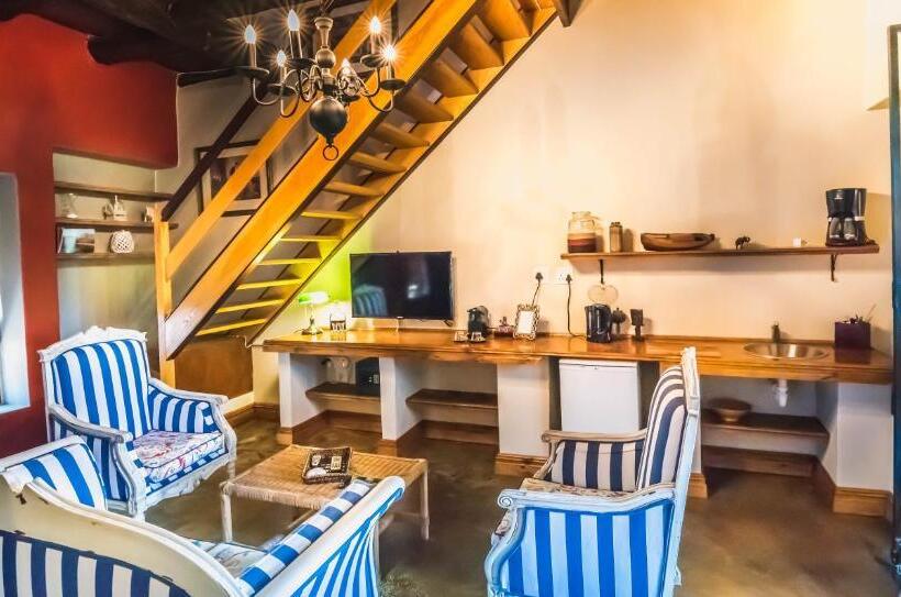 דירת חדר, De Leeuwenhof Estate