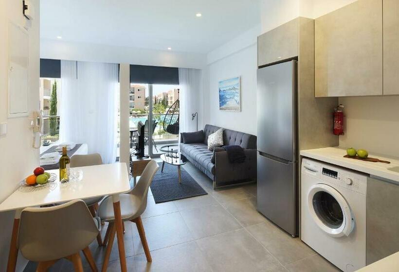 Студия Deluxe, Elysia Park