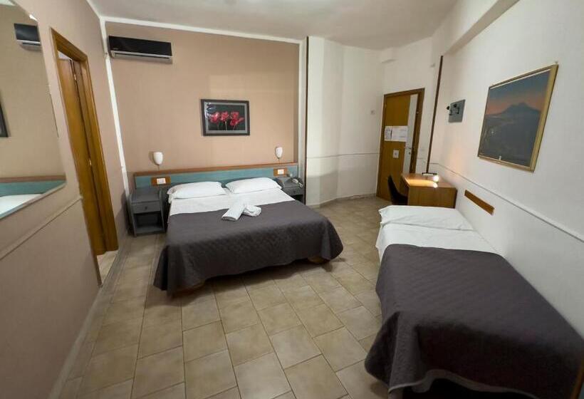 スタンダードトリプルルーム, Martini