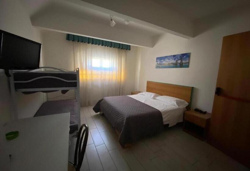 スタンダード4人部屋, Martini