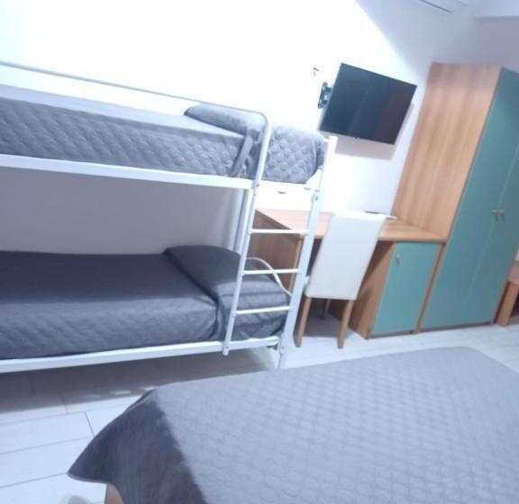 スタンダード４人部屋, Martini