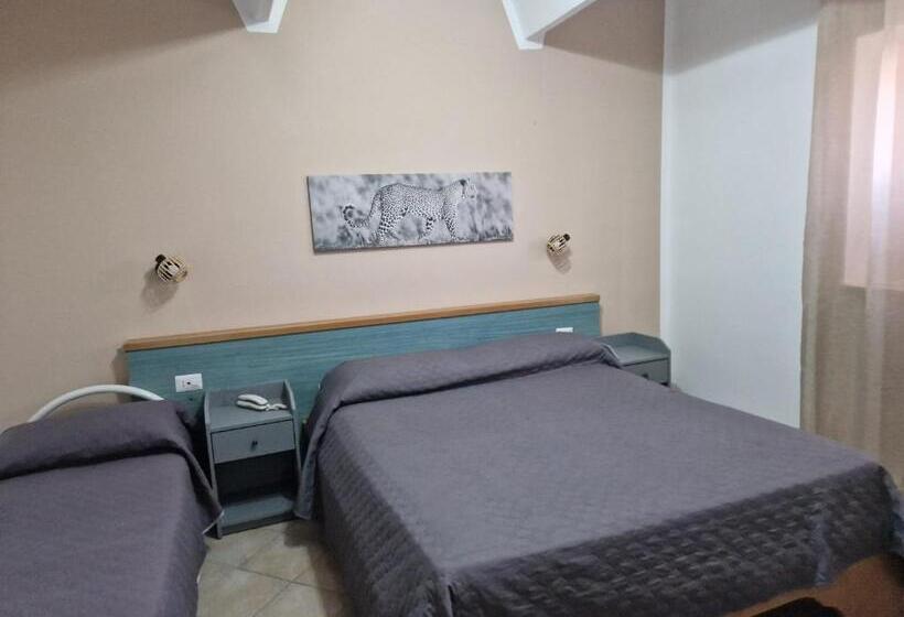 スタンダード4人部屋, Martini