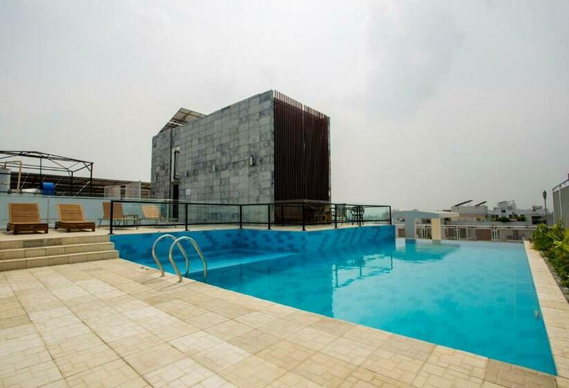 اتاق سوپریور با تخت بزرگ, Golden Tulip  The Grandmark Dhaka