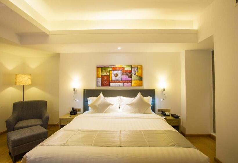 غرفة سوبيريور سرير كينج, Golden Tulip  The Grandmark Dhaka