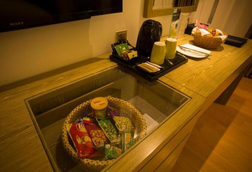 استودیوی سوپریور, Golden Tulip  The Grandmark Dhaka