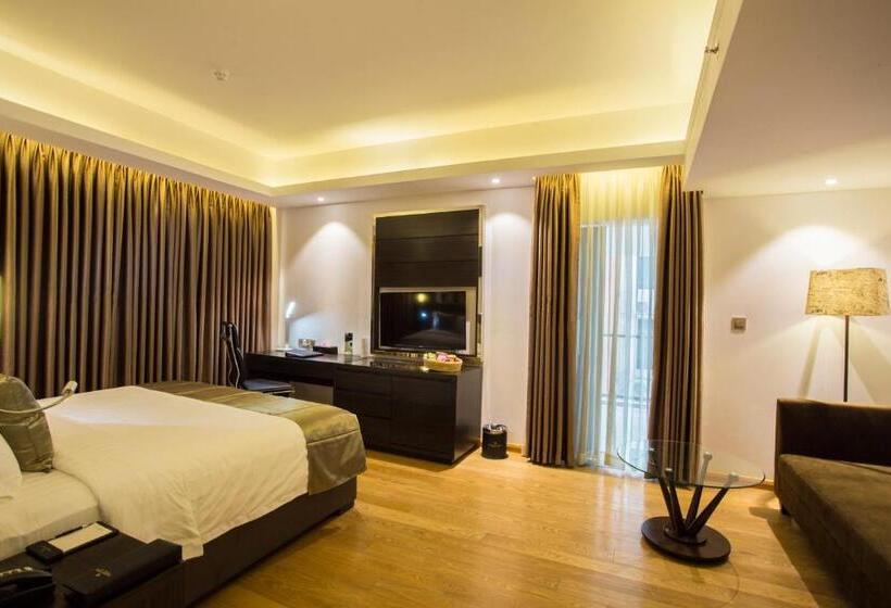 إستوديو سوبيريور, Golden Tulip  The Grandmark Dhaka