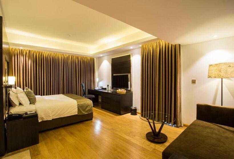 استودیوی سوپریور, Golden Tulip  The Grandmark Dhaka