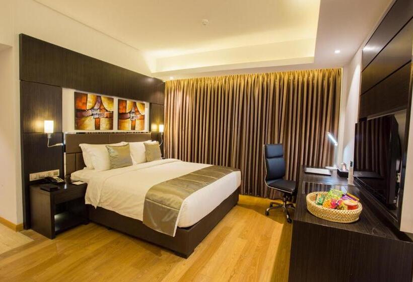 استودیوی سوپریور, Golden Tulip  The Grandmark Dhaka