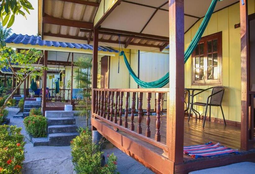 スタンダードバンガロー, Laemson Resort