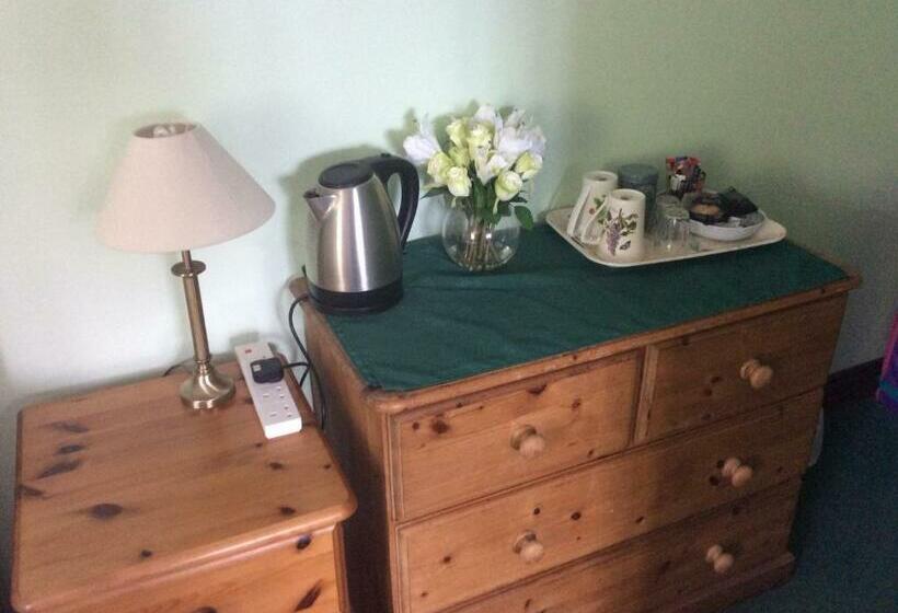 家庭间, Poplar Farm