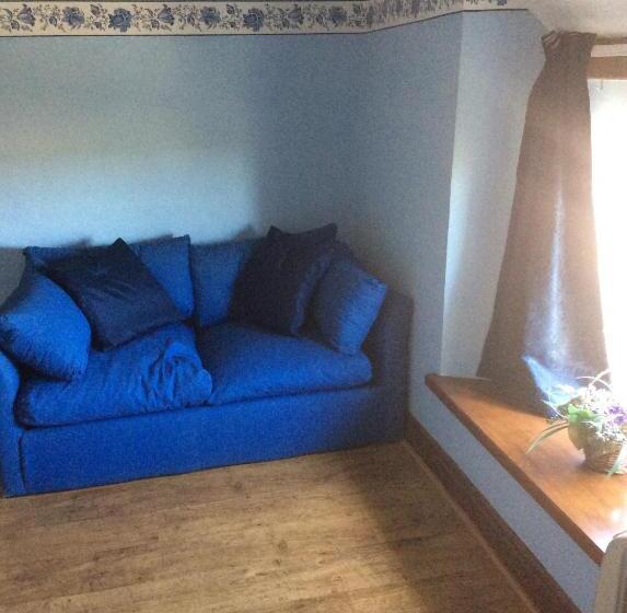 标准间, Poplar Farm