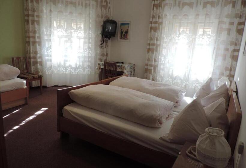 스탠다드 트리플 룸, Garni Christin