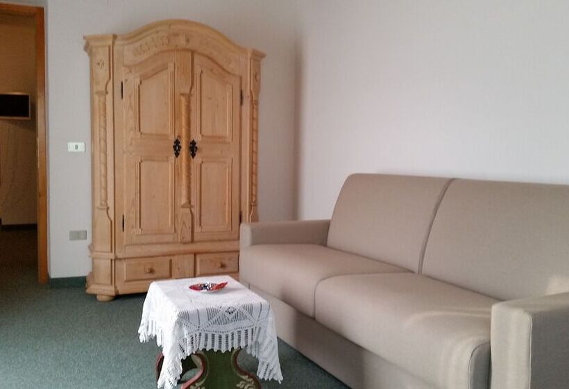 Четырехместный Номер Стандарт Вид на Сад, Garni Meinrad