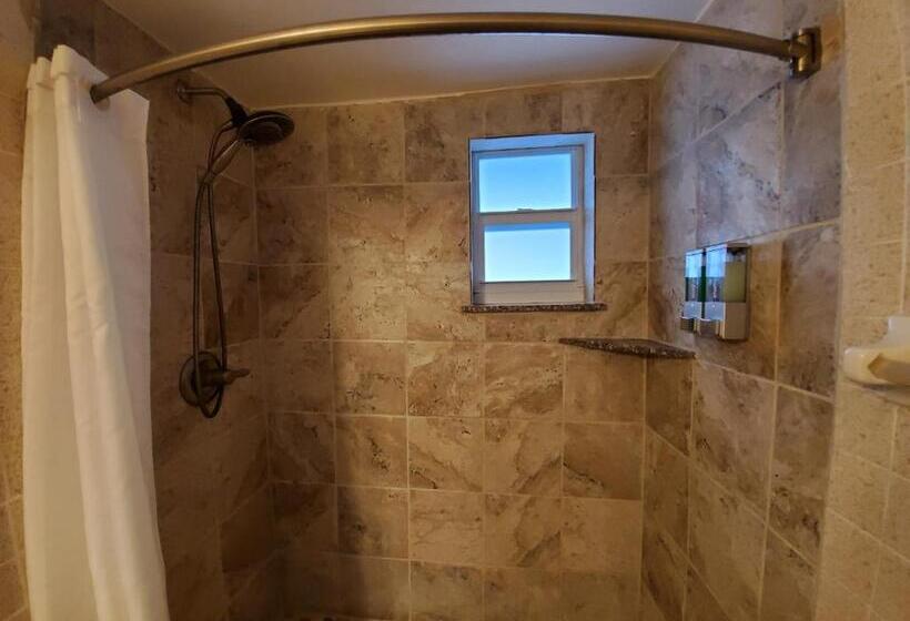 شقة غرفتين, Knight S Key Suites