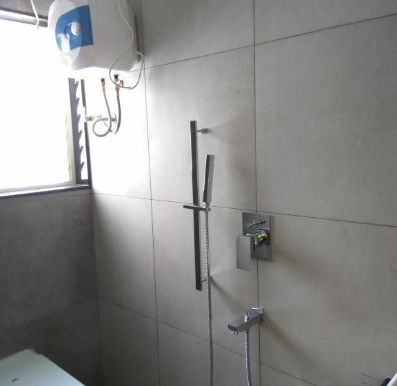 חדר דלוקס, Manasi Pride