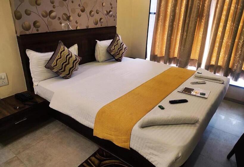 חדר סטנדרט, Manasi Pride