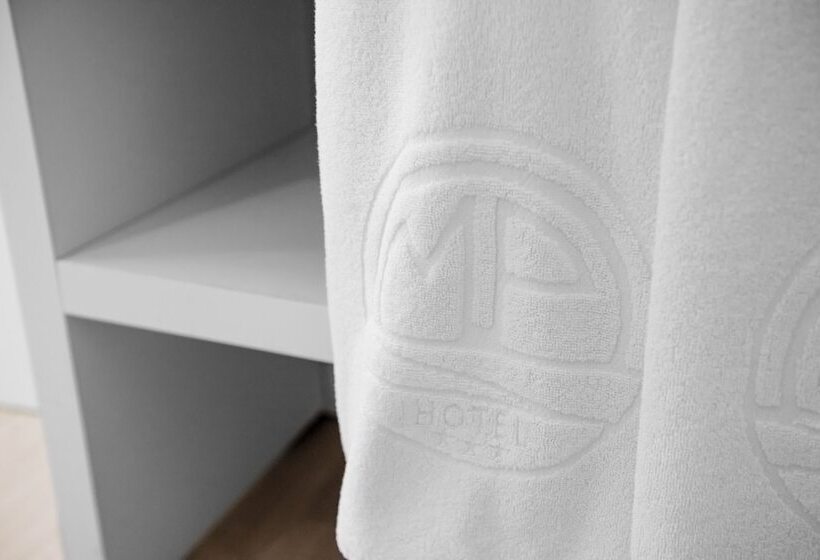 발코니가 있는 4인용 스탠다드 룸, Marina Di Petrolo Hotel & Spa