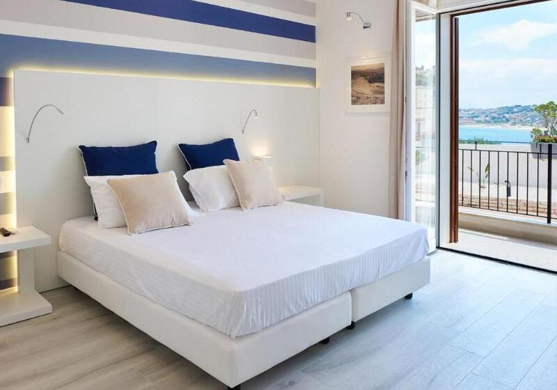 Triple Room Sea View, Marina Di Petrolo Hotel & Spa