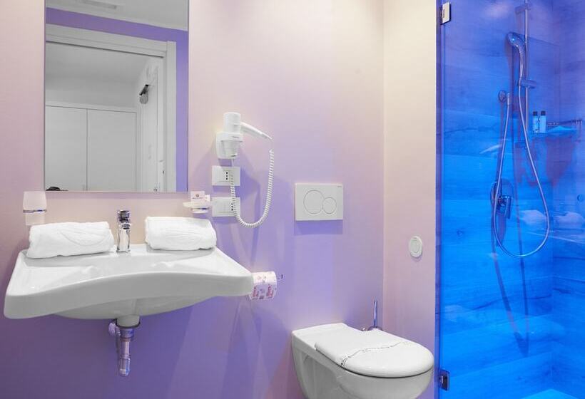 발코니가 있는 4인용 스탠다드 룸, Marina Di Petrolo Hotel & Spa