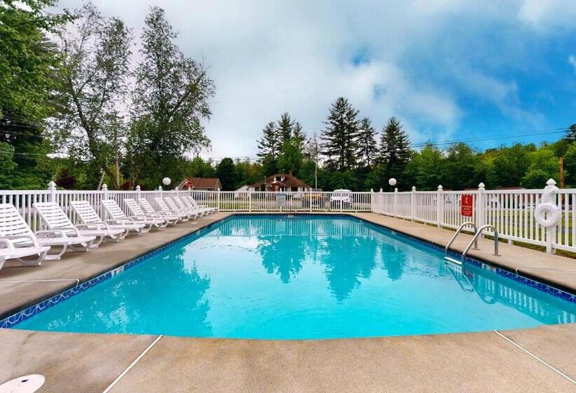 Студио Стандарт с Террасой, Riverbank Motel And Cabins Managed By Vacasa
