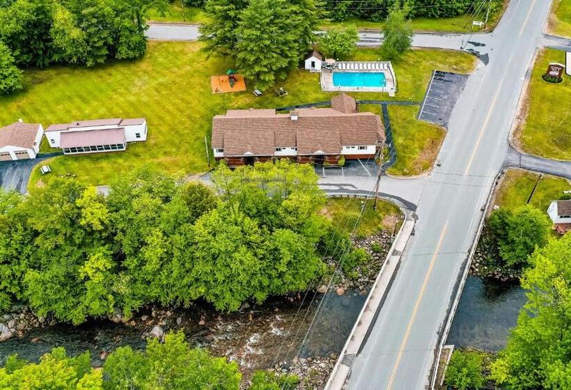 إستوديو قياسى مزودة بتراس, Riverbank Motel And Cabins Managed By Vacasa