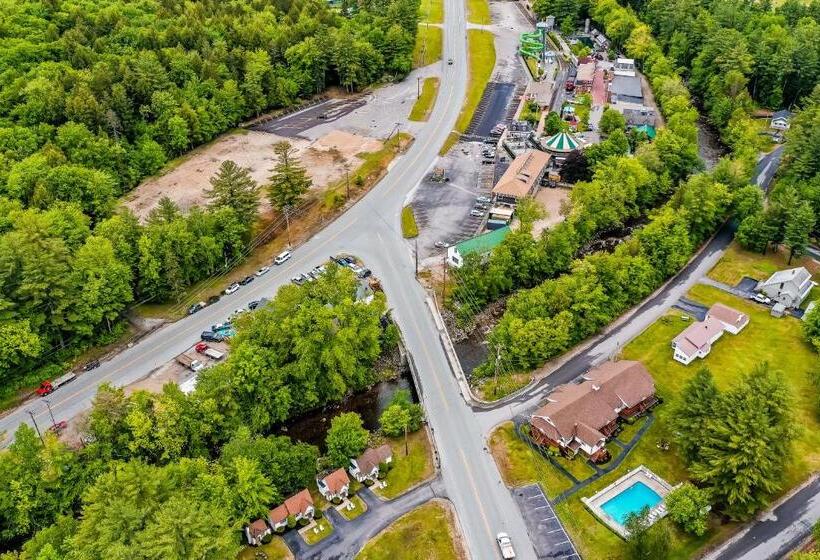 Студио Стандарт с Террасой, Riverbank Motel And Cabins Managed By Vacasa