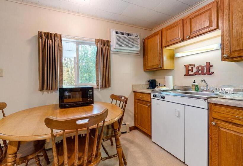 إستوديو قياسى مزودة بتراس, Riverbank Motel And Cabins Managed By Vacasa