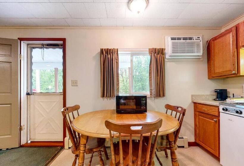 إستوديو قياسى مزودة بتراس, Riverbank Motel And Cabins Managed By Vacasa