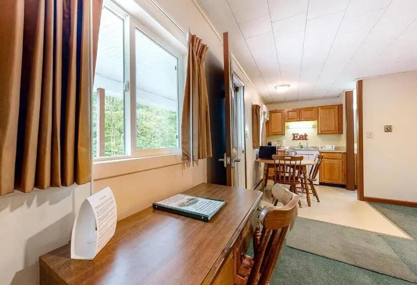 Standard-studio Terassi, Riverbank Motel And Cabins Managed By Vacasa