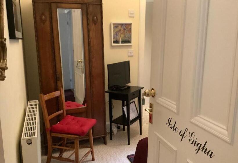 اتاق استاندارد یک نفره, Struan House B&b