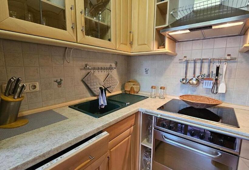 Апартаменты 1 Спальня с Балконом, Pension Weiße Rose, Parkplatz, Frühstück, Wlan, Zentral