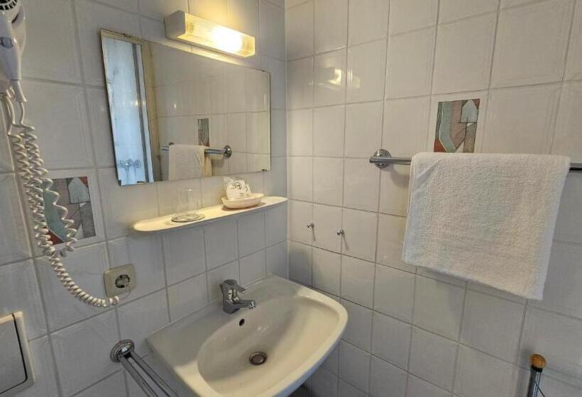 バルコニー付きスタンダードルーム, Pension Weiße Rose, Parkplatz, Frühstück, Wlan, Zentral