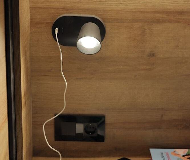 تختخواب در اتاق مشترک, Black And White Hostel Palamós