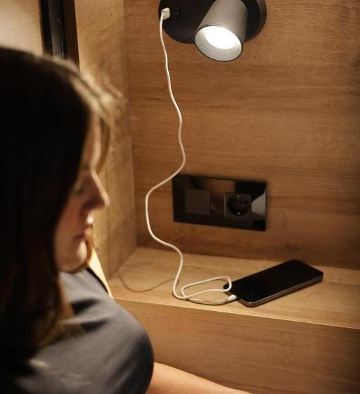 تختخواب در اتاق مشترک, Black And White Hostel Palamós