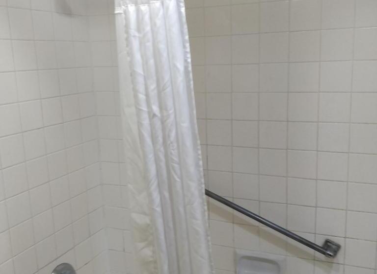 غرفة قياسية سرير كينج, Rodeway Inn