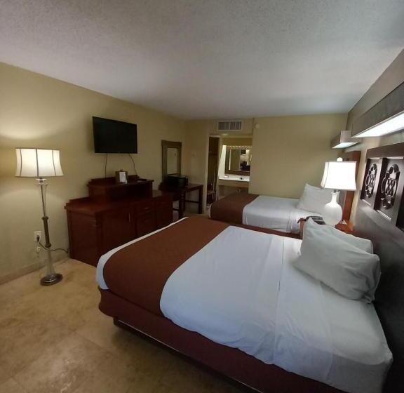 חדר סטנדרט נוף לבריכה, Rodeway Inn