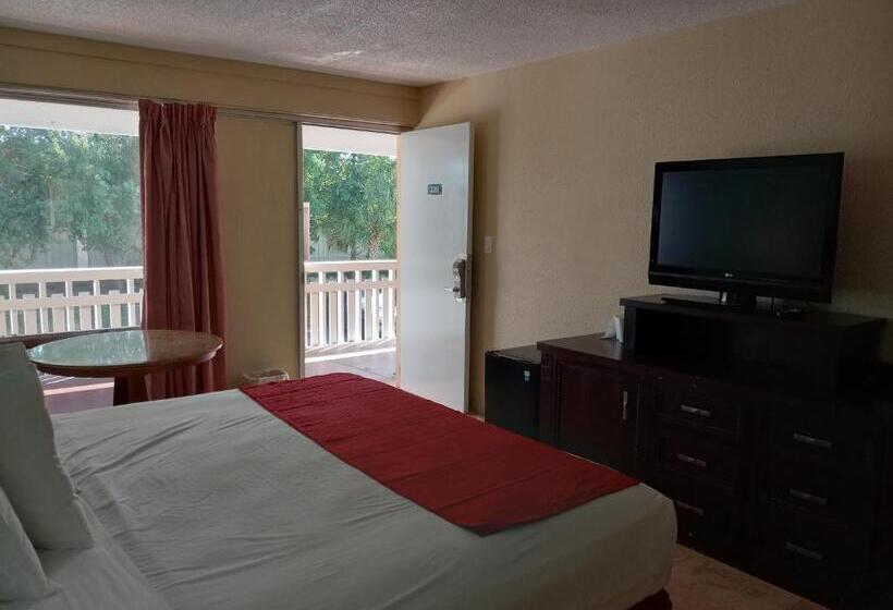 غرفة ديلوكس سرير كينج, Rodeway Inn