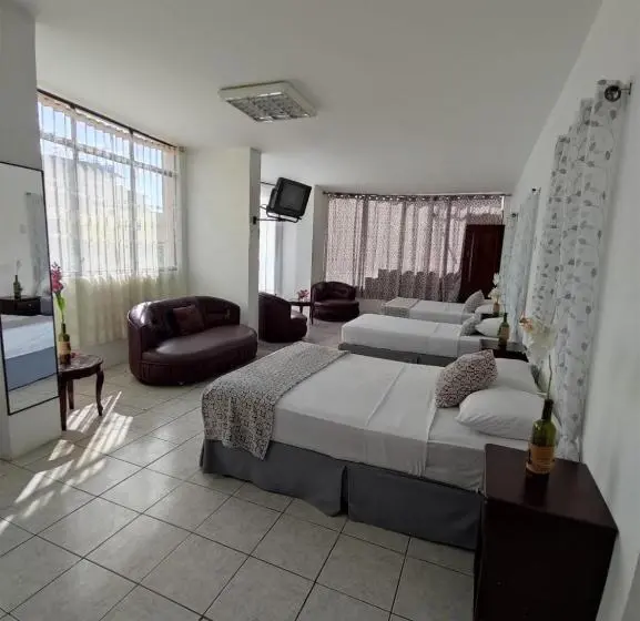اتاق ساده سه‌ نفره, Hostal Los Mantas