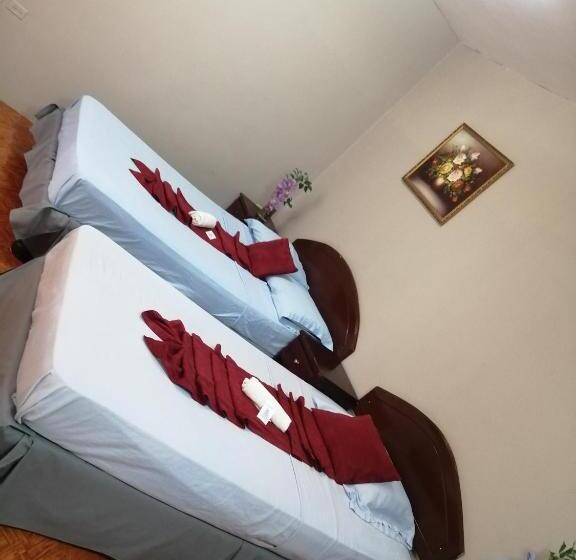 베이직 3인 룸, Hostal Los Mantas