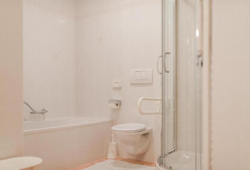 Апартаменты 1 Спальня с Террасой, & Residence Rebhof