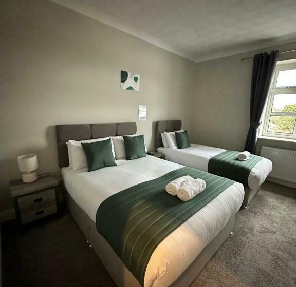 Семейный Номер, Rettendon Lodge