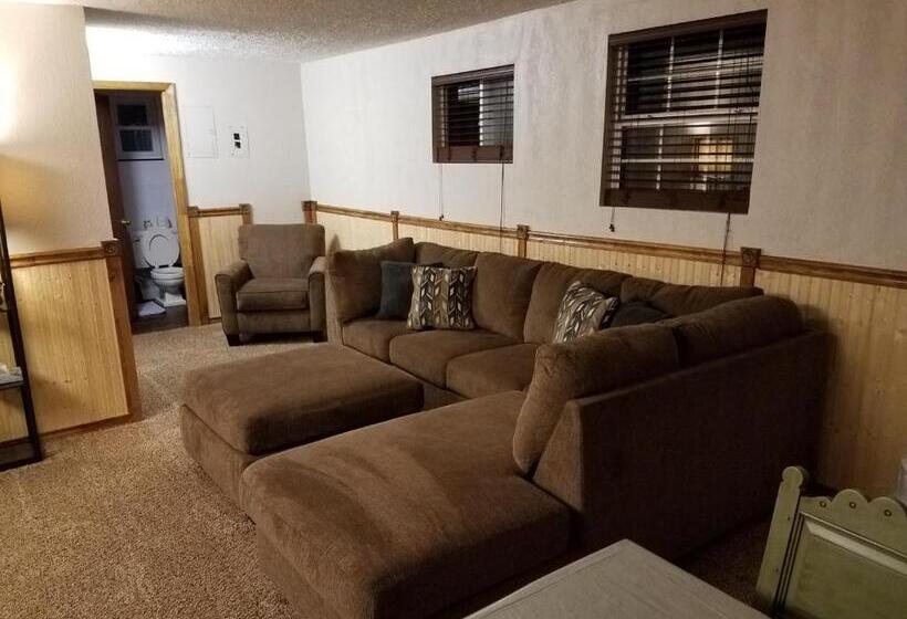 סוויטה, Oakland Motel