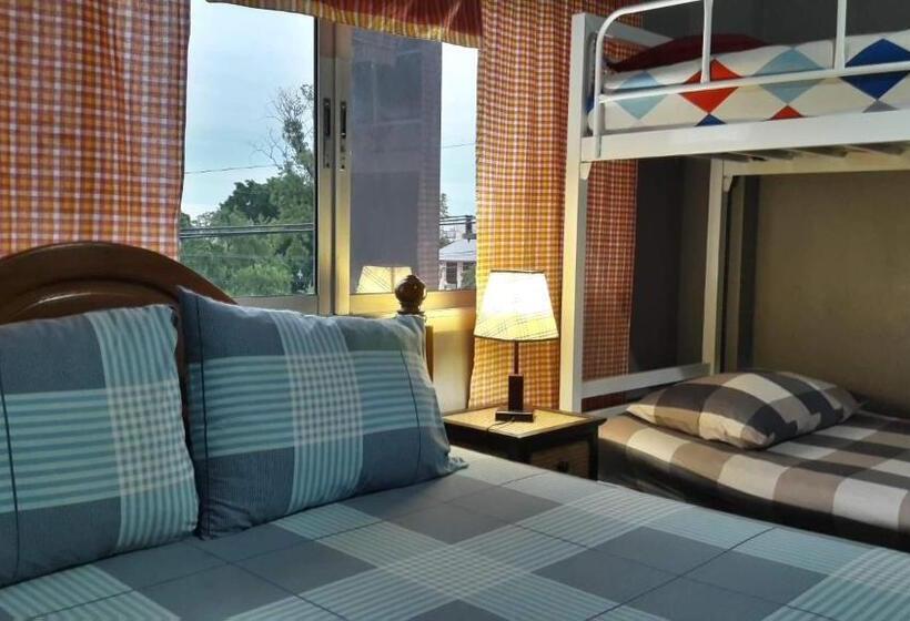 Семейный Номер Совместный Санузел, Muster House