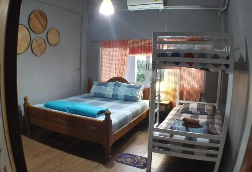 Семейный Номер Совместный Санузел, Muster House