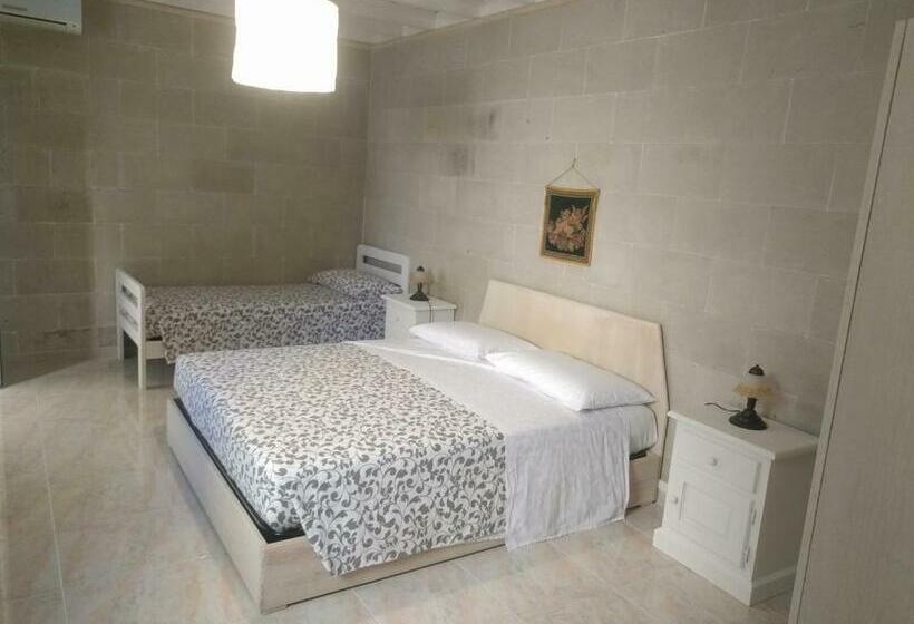 غرفة قياسية ثلاثية, B&b La Casetta