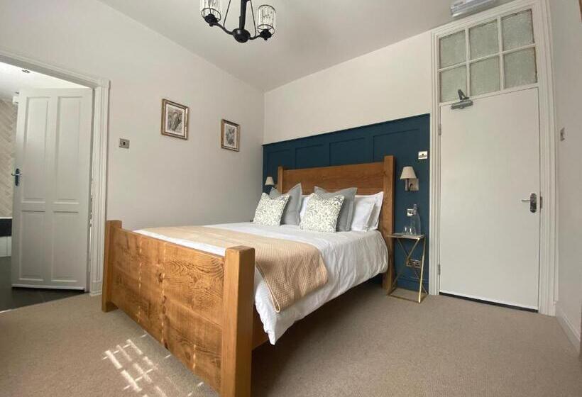 带大床的标准间, The Family Tree