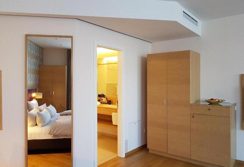 Полулюкс, Restaurant & Hotel Einhorn