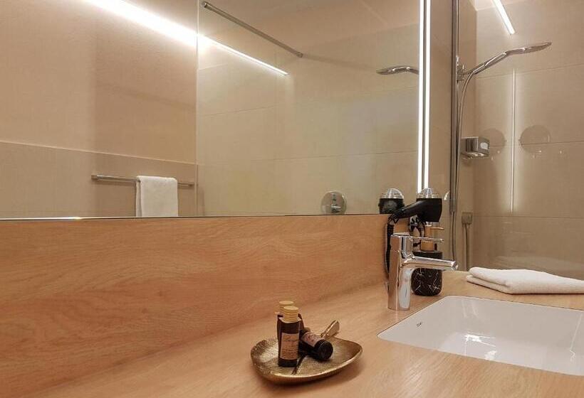 Полулюкс, Restaurant & Hotel Einhorn