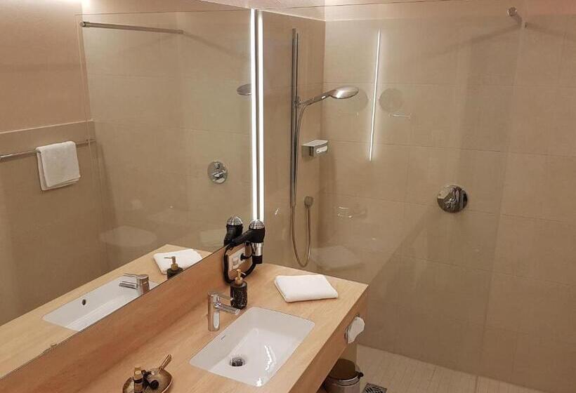 Полулюкс, Restaurant & Hotel Einhorn